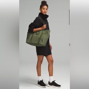 Lululemon Daily‎ Multi-Pocket Canvas Tote Bag *Cactus Material 20L